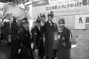 好，用户让我写一篇关于低保困难户如何申请的文章，先写标题，再写内容，内容不少于976个字。首先，我需要确定文章的结构。标题要简洁明了，直接点出主题，比如低保困难户申请指南，从审核到救助这样的标题