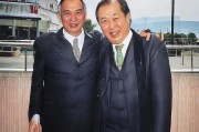 好，用户让我写一篇关于如何在网上申请车牌的文章，标题和内容都要写。首先，我得确定文章的标题，得简洁明了，又能吸引人。可能用如何在网上轻松申请车牌，步骤与指南这样的标题，既说明了主题，又让人觉得实用