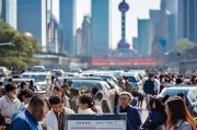 好，用户让我写一篇关于上海拍牌怎么申请的文章，还给了一个标题和内容要求。首先，我需要明确用户的需求是什么。他们可能是在上海工作或生活，需要办理拍牌，但对流程不太了解，所以想通过这篇文章获取详细的信息