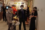 方面，要简洁明了，直接点出主题。比如格拉斯哥如何支付申请费用，申请流程及注意事项这样的标题，既涵盖了支付方式，也提到了流程和注意事项，比较全面