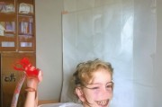 好，用户让我写一篇关于如何申请独生子女证的文章，还给了标题和内容的要求。首先，我需要确定标题，要简洁明了，又能吸引读者。然后，内容部分要详细，不少于880字，涵盖申请流程、所需材料、注意事项等