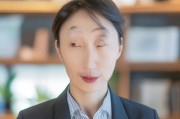 嗯，用户让我写一篇关于入职转正申请的文章，标题和内容都要写。首先，我得理解用户的需求。他们可能是一家公司的HR，或者是一个员工，需要写一份转正申请。所以，文章应该实用，内容要全面，涵盖各个关键点