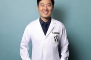 嗯，用户让我写一篇关于如何申请PhD的文章，还给了标题和内容的要求。首先，我需要确定标题，要吸引人同时明确主题。可能用申请PhD，从零开始的完整指南这样的标题，既说明了主题，又暗示了全面的指导