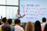 接下来，我需要确定文章的结构。通常，这类文章会包括如何注册、资格要求、审核流程、成为主播后的职责以及注意事项。这样结构清晰，读者容易理解