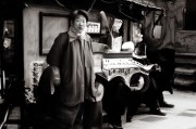 接下来，我得考虑文章的结构。标题要吸引人，同时要准确反映内容。比如如何轻松申请大流量卡？这些技巧你必须知道！这样的标题既吸引眼球，又说明了文章的目的
