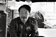 好，用户让我写一篇关于离职申请书的文章，标题是离职申请书该怎么写。首先，我需要明确用户的需求。他们可能是一位即将离职的员工，需要一份正式的离职申请书模板，或者他们可能在帮助别人撰写类似的文件