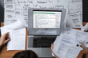 嗯，用户让我写一篇关于怎么写更改申请的文章，还给了具体的字数要求。首先，我需要确定文章的结构。通常，这类文章可以分为几个部分，引言、正文和结论。正文部分可以包括引言、背景、步骤、注意事项和总结