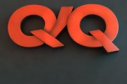 好，用户让我写一篇关于如何用QQ申请微信账号的文章，标题和内容都要写。首先，我得确定标题，要吸引人又明确。可能用如何用QQ申请微信账号？步骤详解这样的标题，既说明了主题，又让人知道内容会很详细