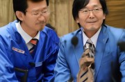 好，用户让我写一篇关于如何给HR发好友申请的文章，标题和内容都要写。首先，我需要确定文章的标题，得吸引人又专业。考虑到HR可能比较忙，所以标题要简洁明了，比如给HR发好友申请，高效且得体的求职策略