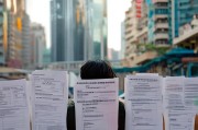 好，我现在要帮用户写一篇关于广州临时牌照怎么申请的文章。首先，我得理解用户的需求。他们可能需要申请临时牌照，可能是因为临时停车或者短时间使用车辆，所以想了解申请流程和所需材料