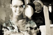 方面，要简洁明了，直接点出主题。比如毕业确认申请导出指南，从操作步骤到常见问题解答，这样既涵盖了操作步骤，又包括了常见问题，内容会更全面