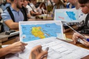 好，用户让我写一篇关于如何申请护照去泰国的文章，还给了一个示例标题和内容。首先，我需要理解用户的需求。他们可能计划去泰国旅游或者工作，所以需要详细的步骤指导