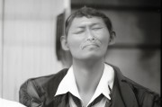 接下来，我得考虑文章的结构。标题要吸引人，同时准确反映内容。比如手机上轻松申请生育险，实用指南与步骤解析这样的标题，既说明了主题，又暗示了实用性和步骤性