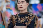 好，用户让我写一篇关于千帆直播怎么申请的文章，标题和内容都要写。首先，我需要明确用户的需求。他们可能是一个想进入直播行业的创业者，或者是一个想加入现有直播团队的新手，想要了解申请流程和相关要求